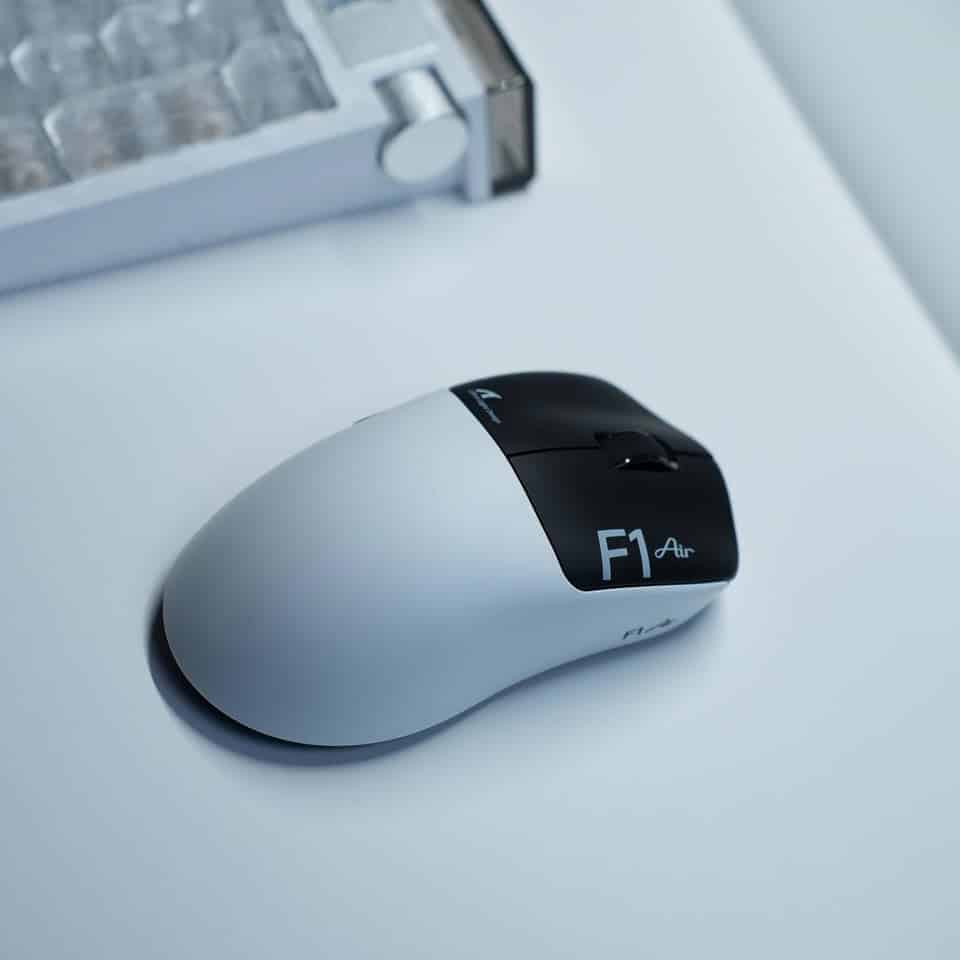 Attack Shark F1 AIR : une souris gaming de 39 g pour l'esport compétitif