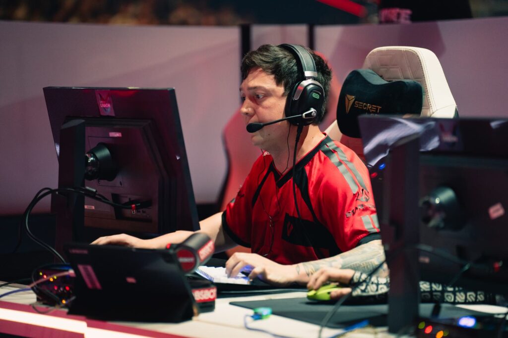 Bowen « Monsoon » Fuller, champion du monde d'Apex Legends