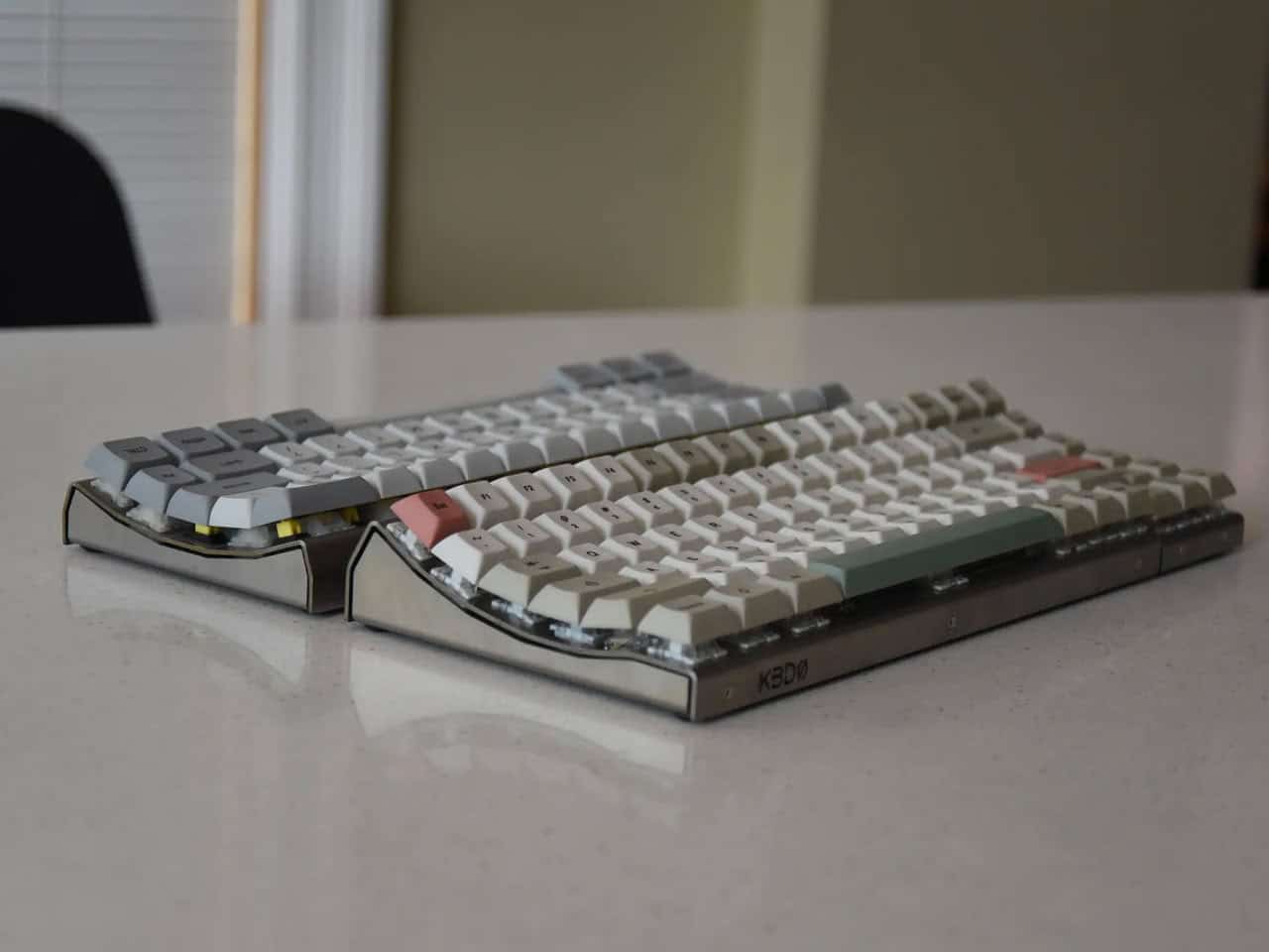 KBDØ Curve0 v2 : un clavier mécanique 75 % en acier inoxydable au design incurvé