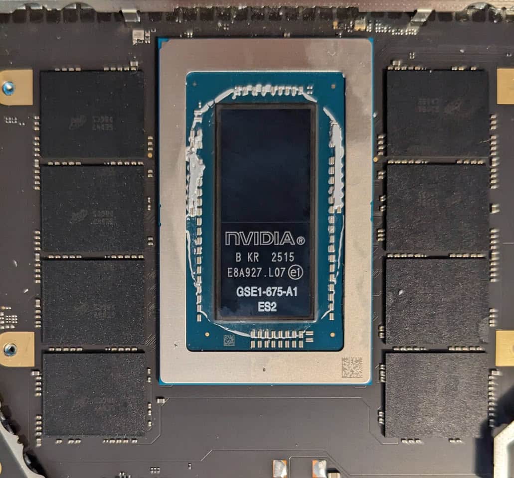 Un utilisateur teste le Microsoft Surface Laptop Ultra trouvé par hasard