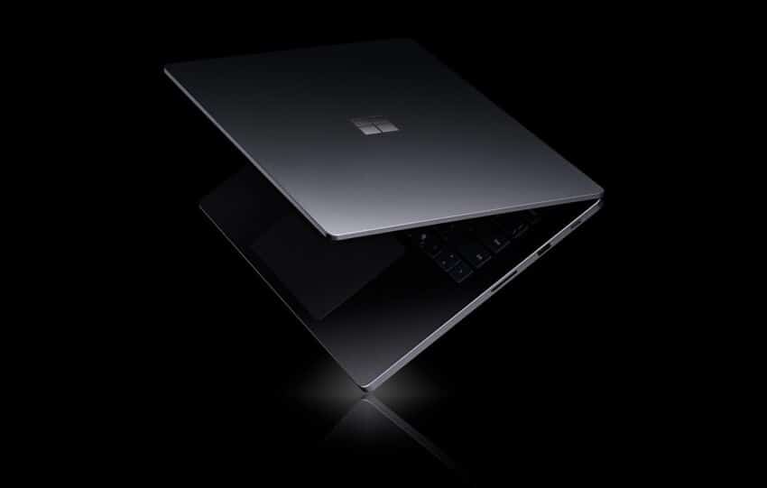 Un utilisateur teste le Microsoft Surface Laptop Ultra trouvé par hasard