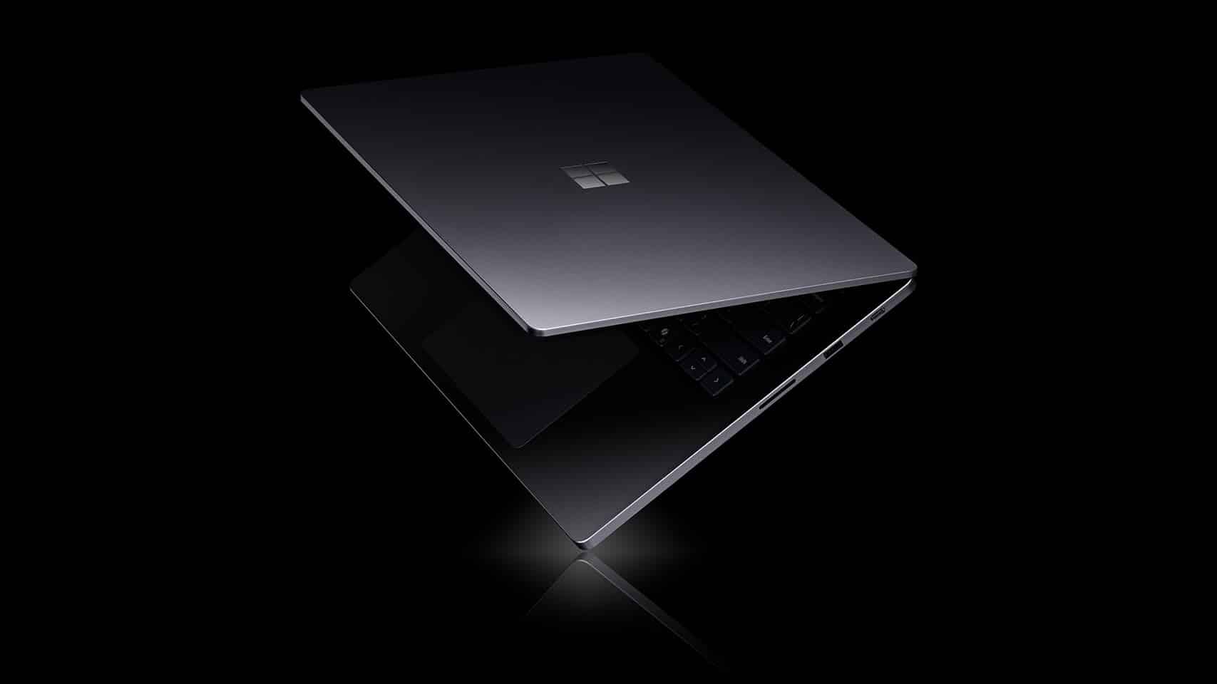 Un utilisateur teste le Microsoft Surface Laptop Ultra trouvé par hasard