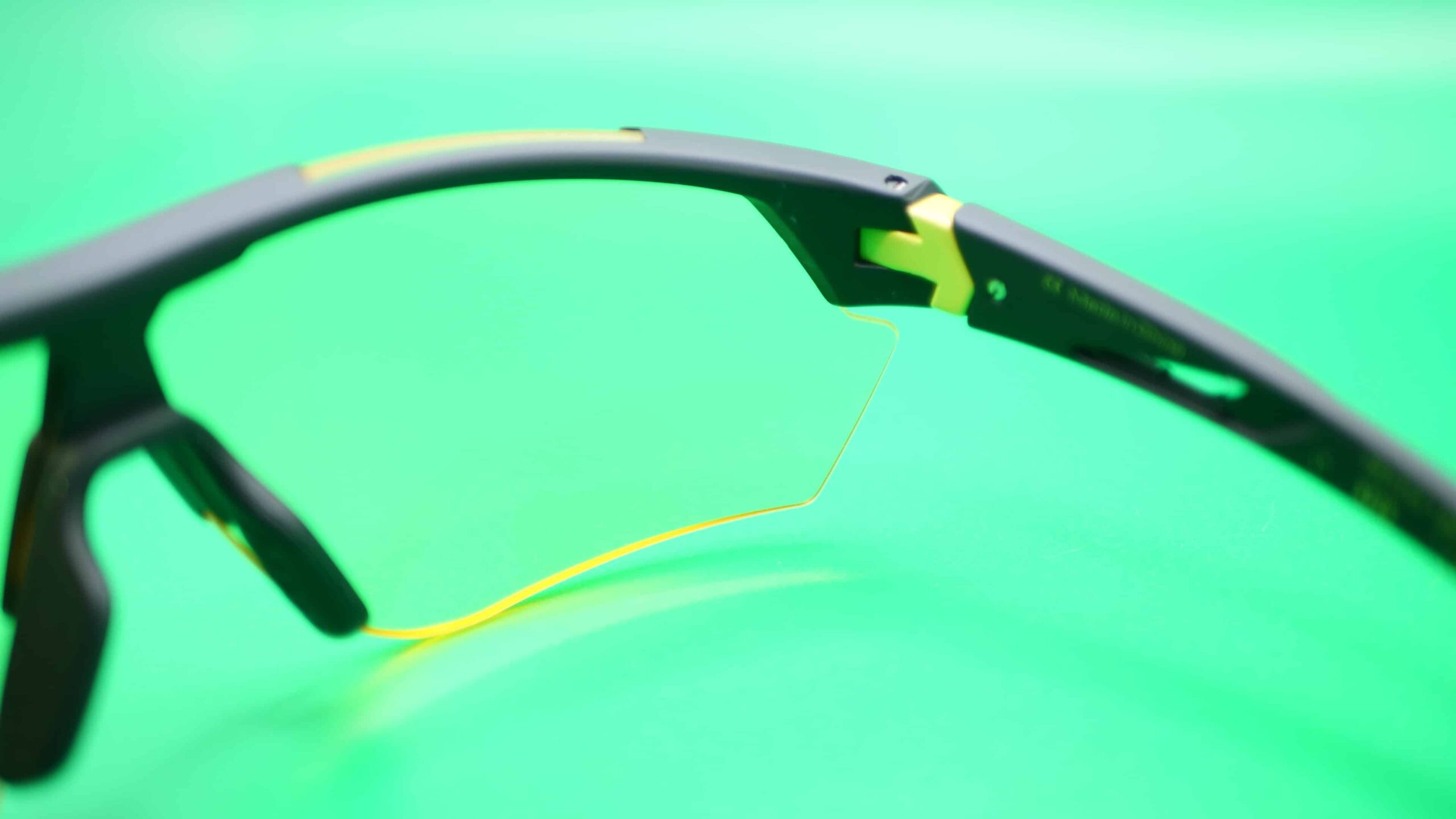 GUNNAR Optiks x Cyberpunk 2077 : des lunettes Militech à 99 dollars