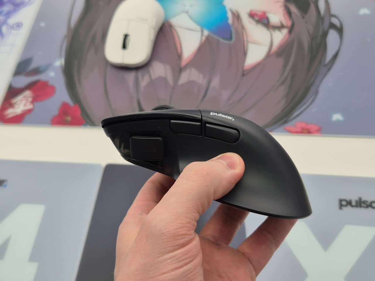 Pulsar X5 : une souris de jeu ergonomique de 62 g dévoilée au Tokyo Game Show