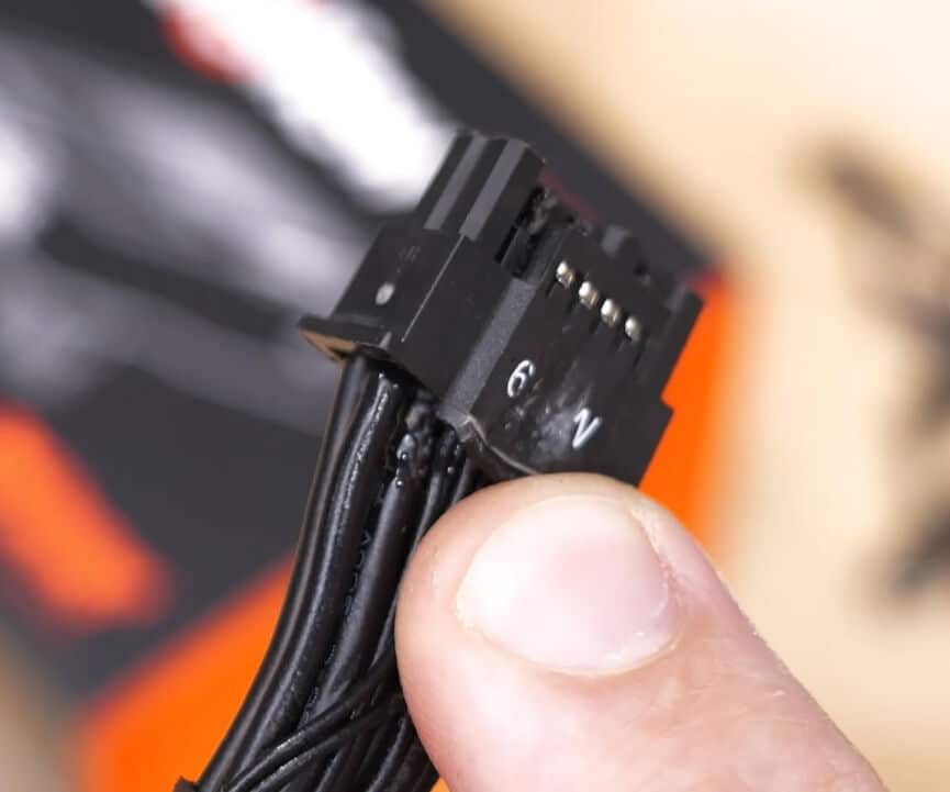 RTX 5090 : le connecteur d'alimentation fond à 175°C chez Hardware Unboxed